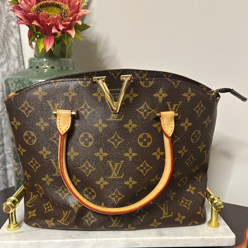 Louis Vuitton Brown Tan Shoulder Bag with Monogram Canvas